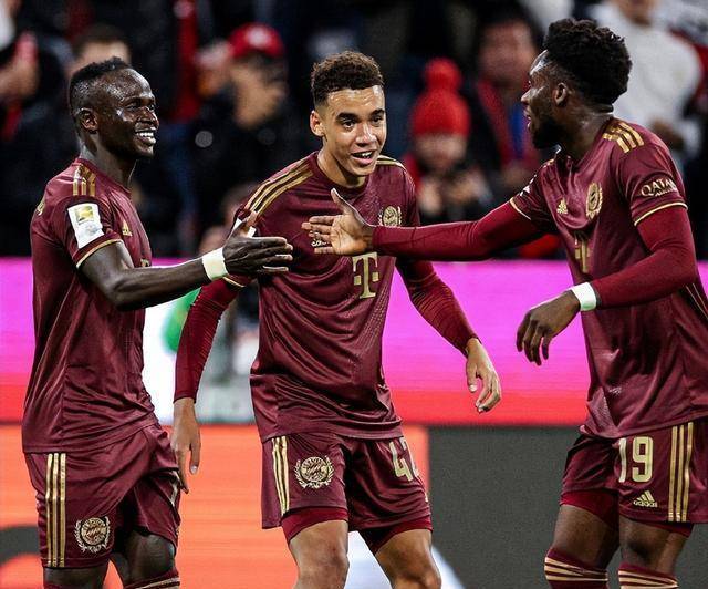 包含里程碑夜！勒沃库森状态回暖；法甲转会期刷纪录；话题不断；数据趋势出现新变化的词条